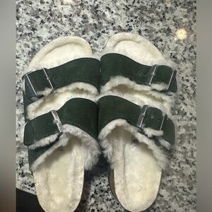 BIRKENSTOCK
Arizona shearling-lined suede sandals